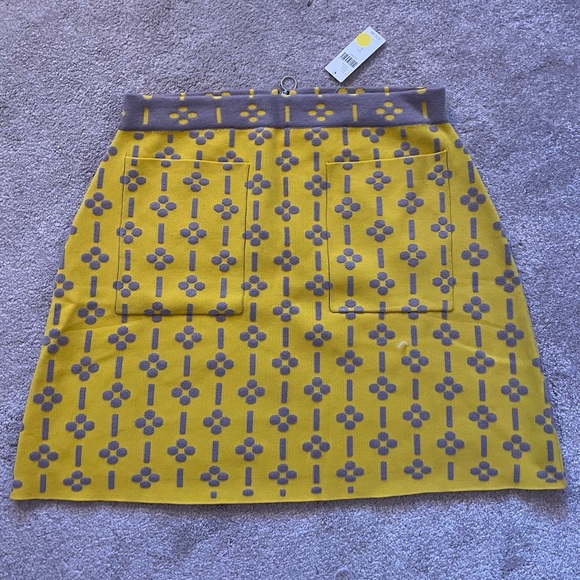 NWT Anthropologie knit skirt. Never worn. Zip closure in back. - Picture 1 of 3